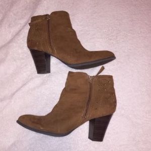 AMERICAN EAGLE BROWN BOOTIES